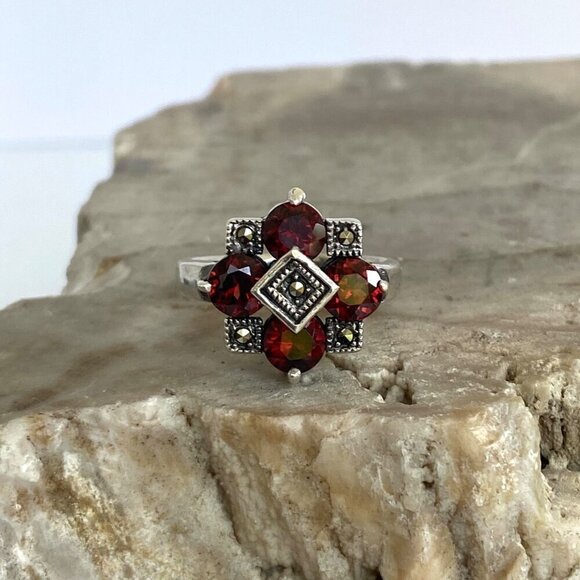 Sterling Silver 925 Multi Stone Round Prong Set Garnet & Marcasite Ring Sz 5.5 - Picture 3 of 16